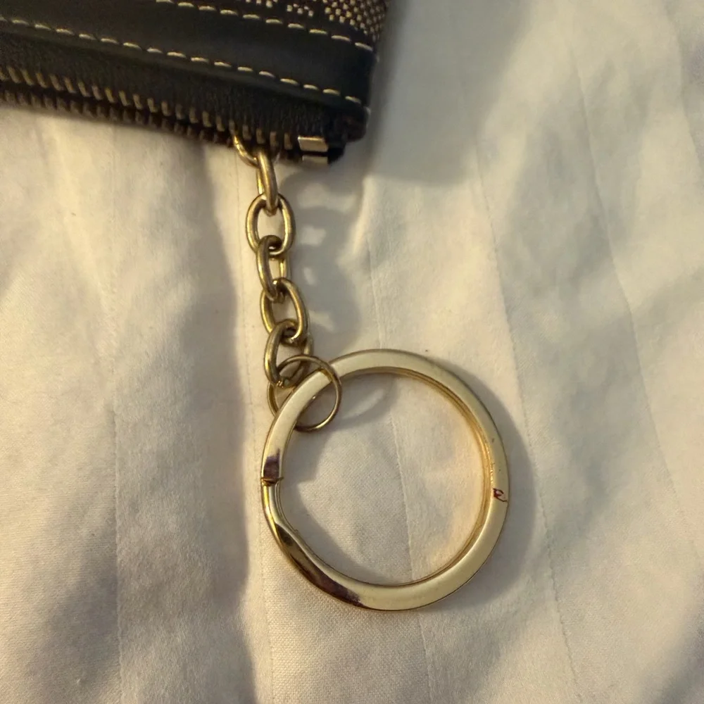 Dooney & Bourke chic pre